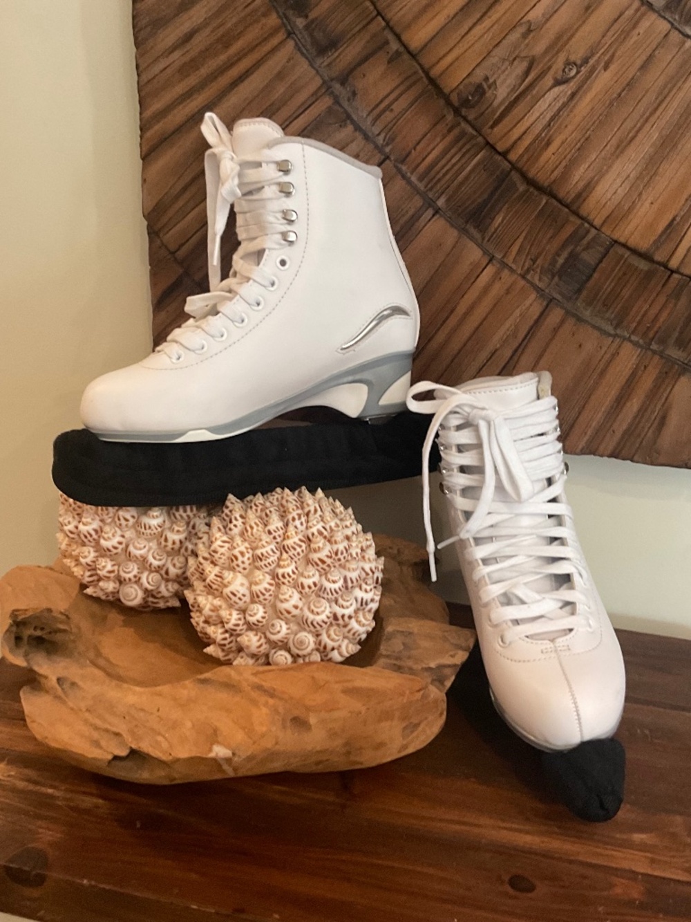 Jackson Ultima Girls Finesse White Vinyl Figure Skates Size 4